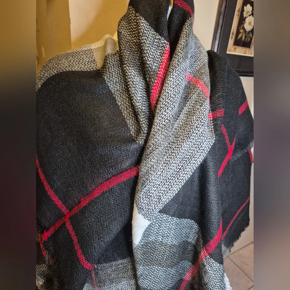 Elegant Black and Gray Plaid Shawl - Picture 2 of 5